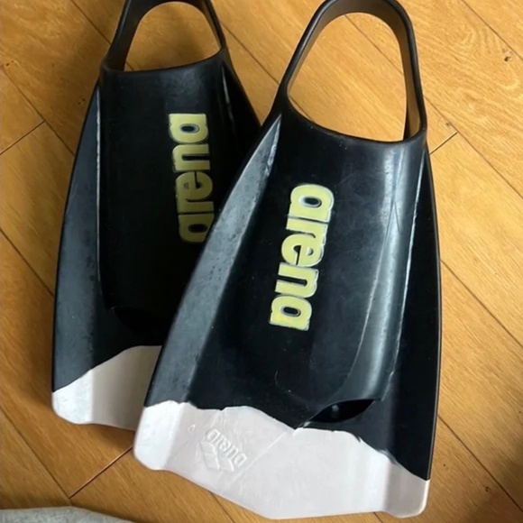 ARENA Powerfin Pro Team Short Fin - Picture 1 of 5